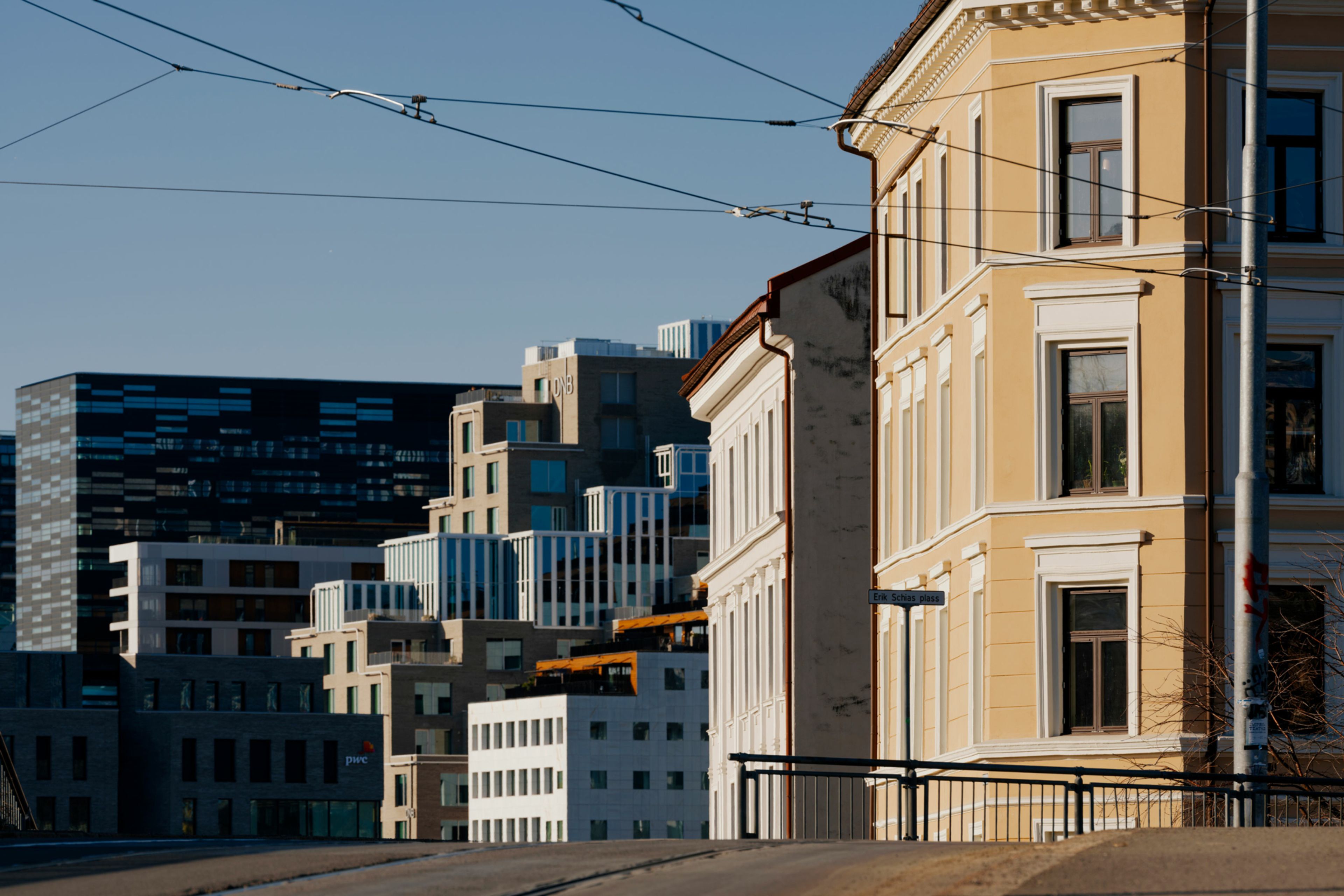 Bilde over Oslo tatt fra Saxegaardsgata i Gamlebyen, med Barcode i bakgrunnen.