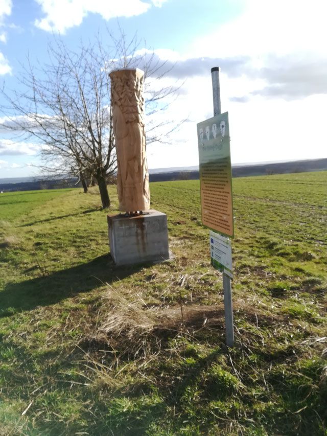 Bild für Projekt Holzskulptur Kaiserin Kunigunde auf dem Osing