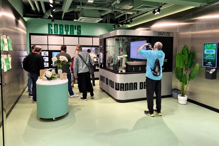 Inside ROBYN'S: How Smyze Brought Robotic Beverage Service to Leipzig Hauptbahnhof