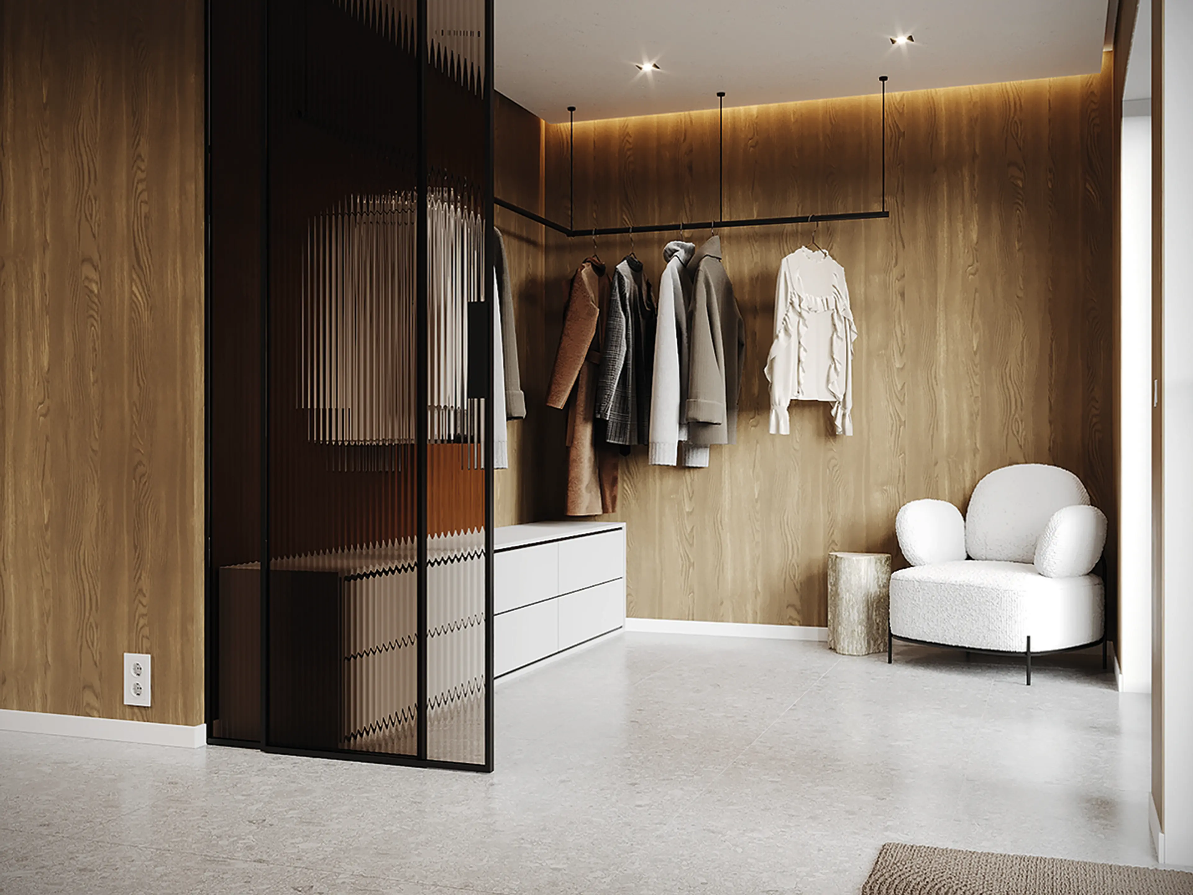 garderobe med smartfiner i eik på veggene