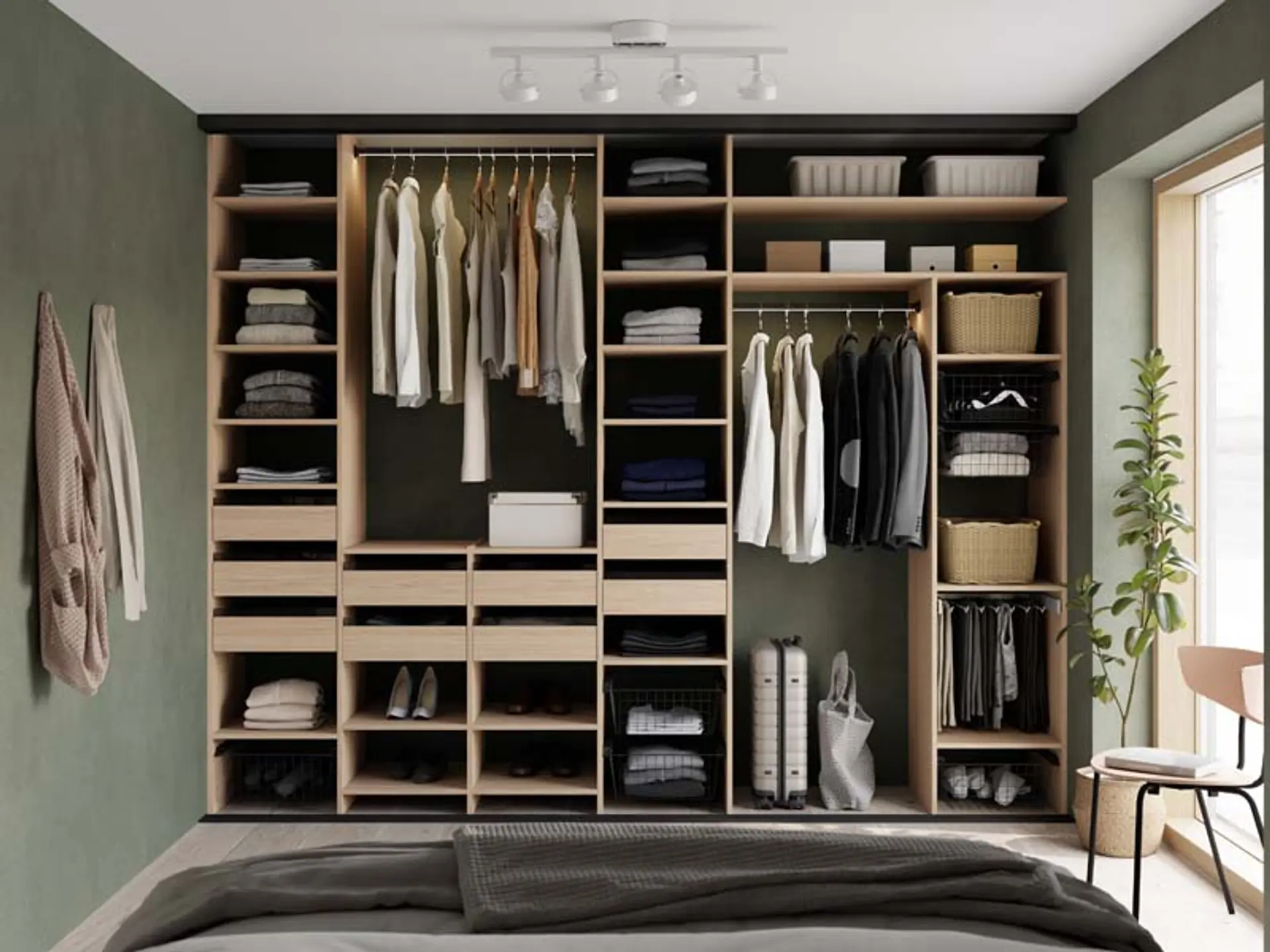 Grønnmalt soverom og åpen garderobe med skyvedører.