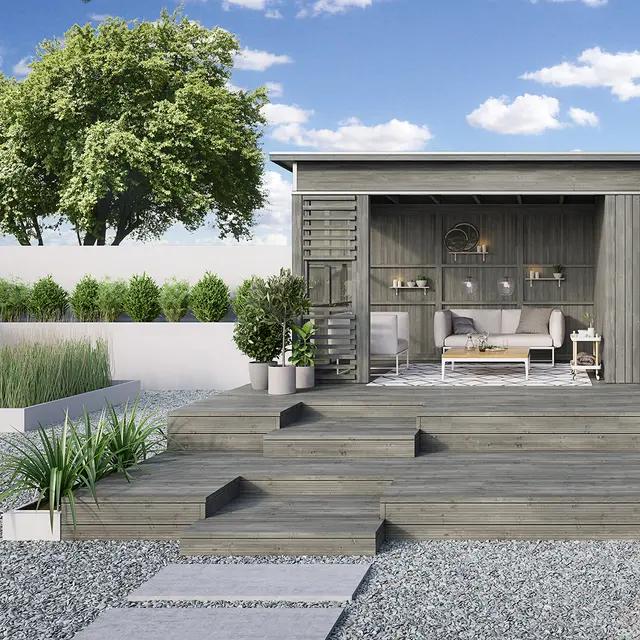 Trapp fra hagestue og terrasse til hagen