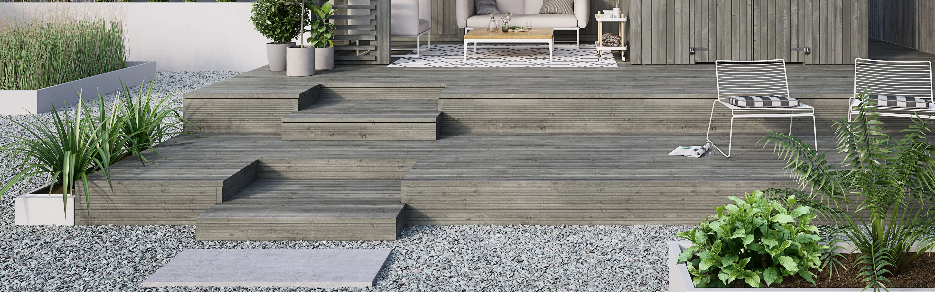 Trapp fra hagestue og terrasse til hagen