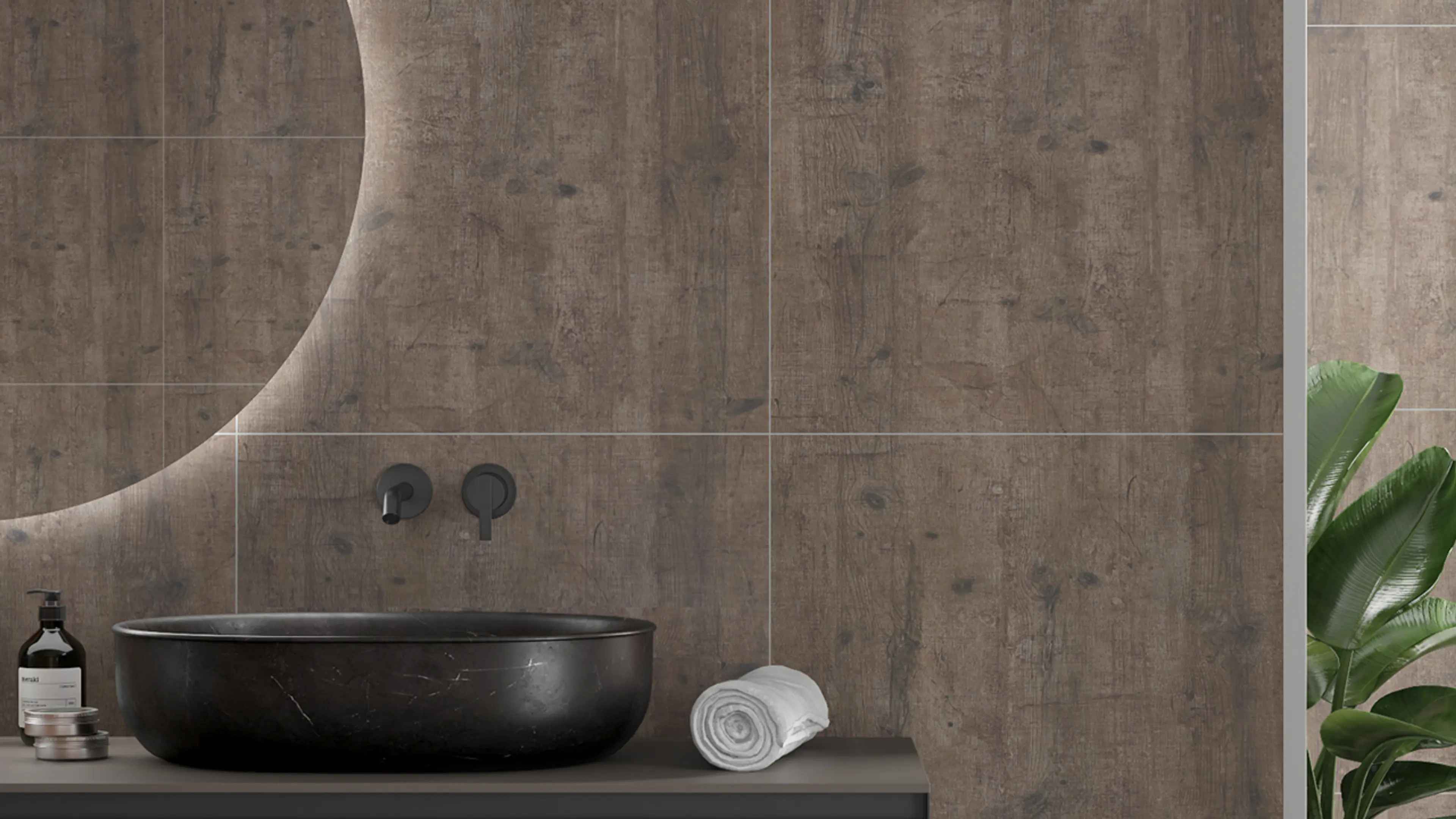 Veggplater med tredekor på bad.