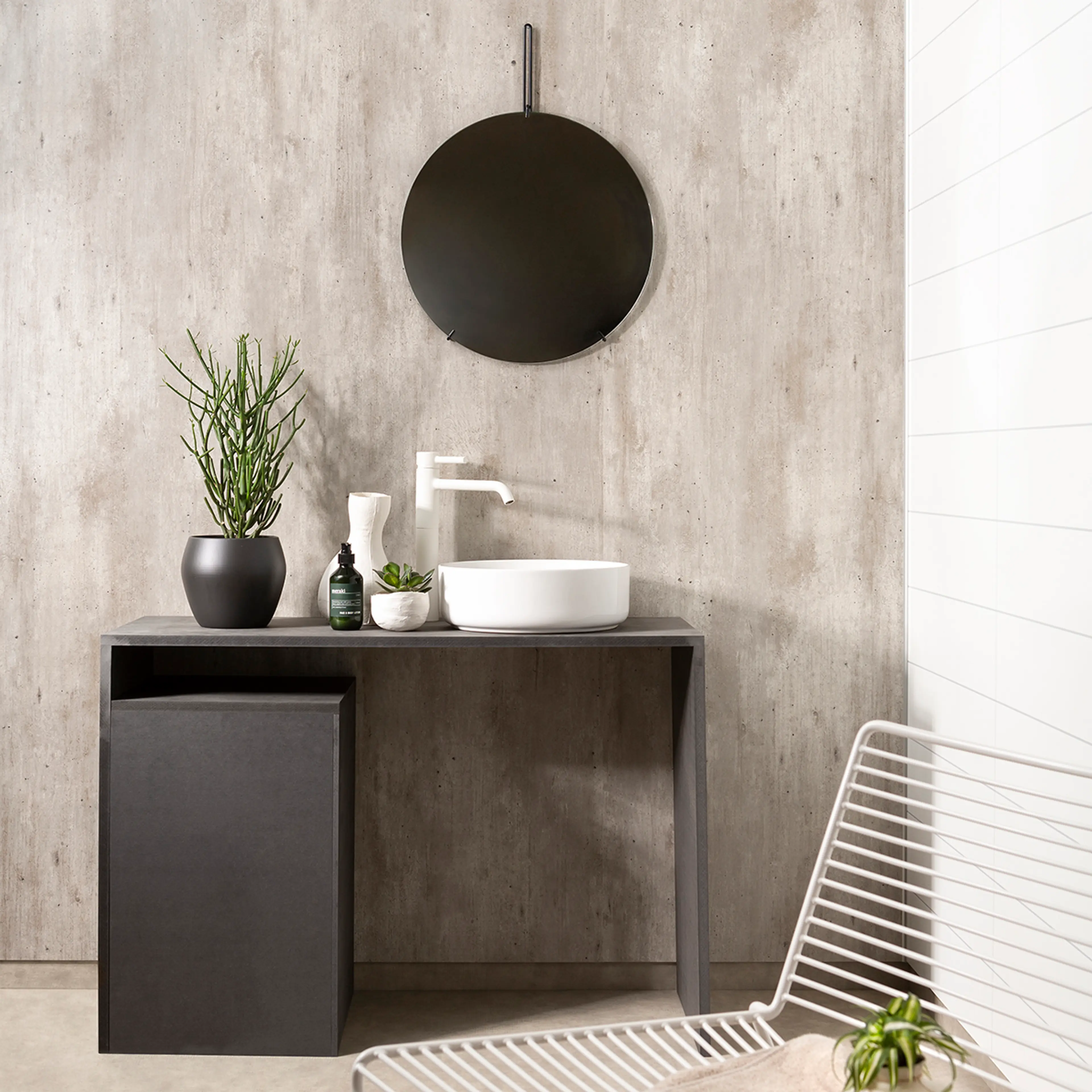 Baderom med baderomsplater til vegg i cementutførsel