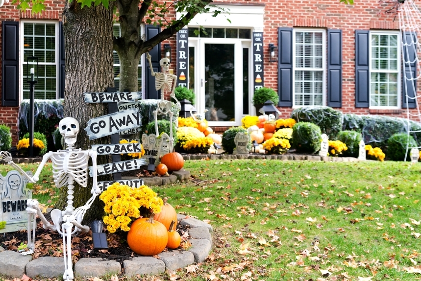 Image Injured by Faulty Halloween Decorations? How Product Liability Laws Protect Families from Defective Holiday Displays