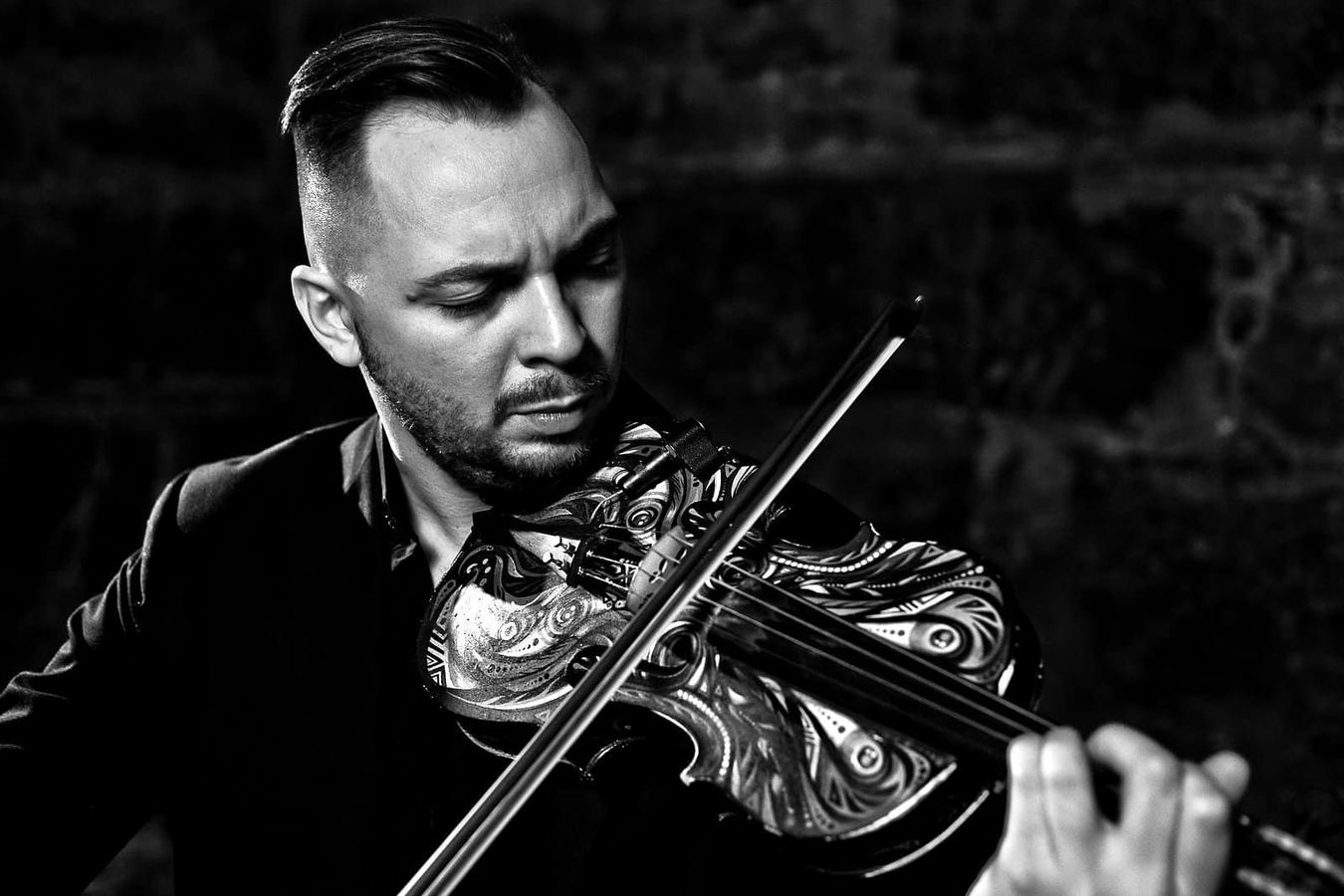 Six Reasons Why to Hire a Professional Wedding Entertainer