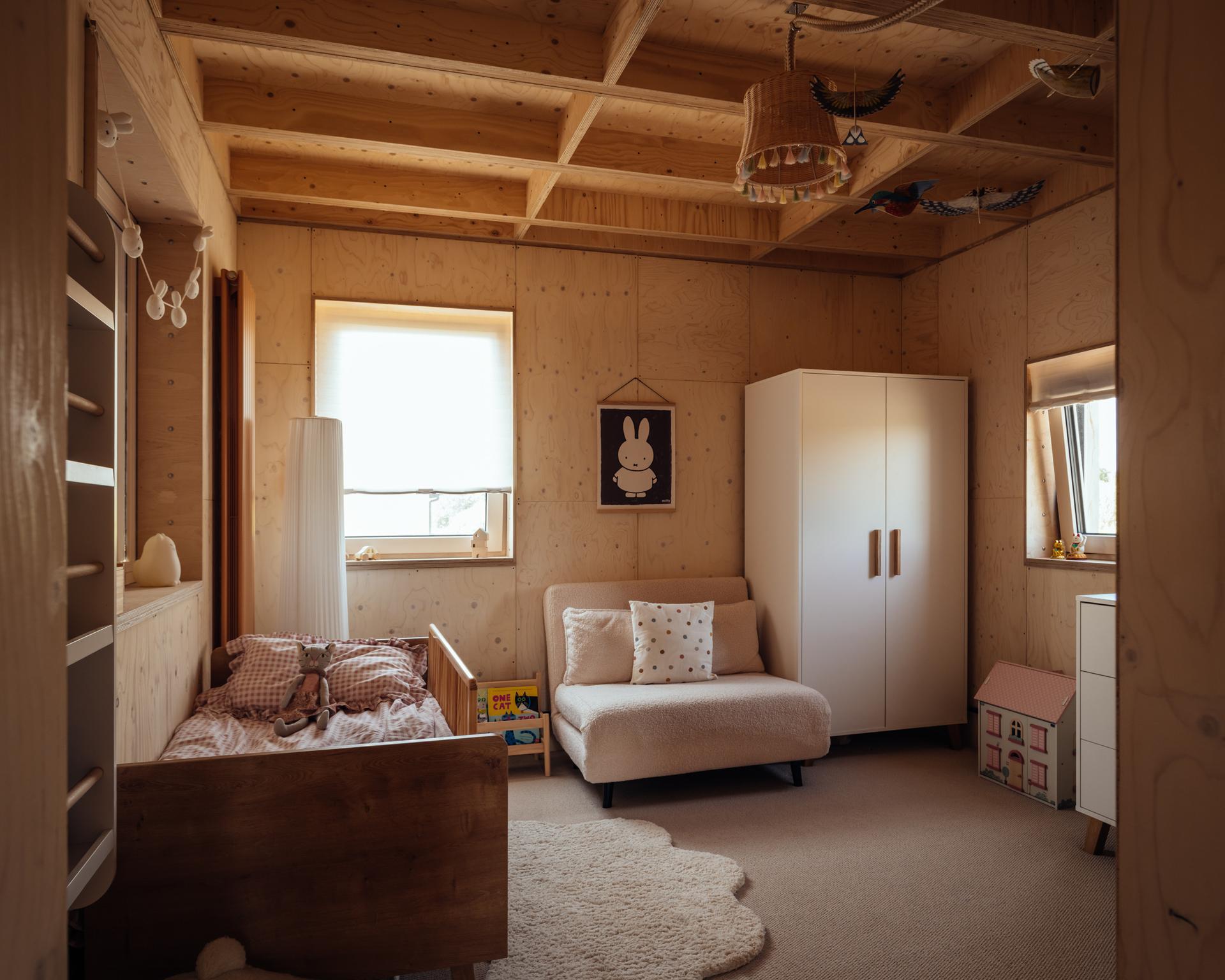 children's bedroom extension to box house