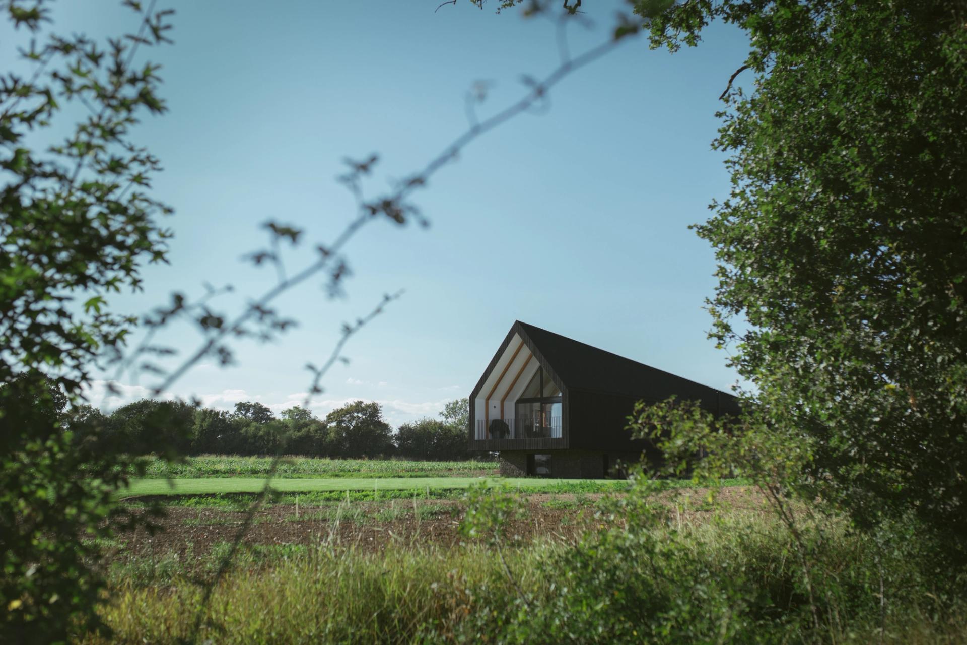 Black Barn new home in the countryside by Studio Bark