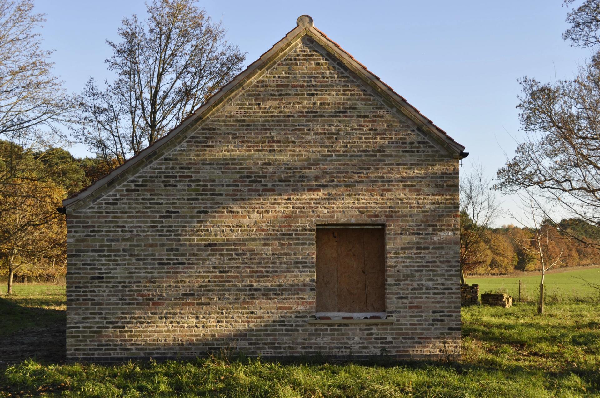 Side view of Warren Lodge 