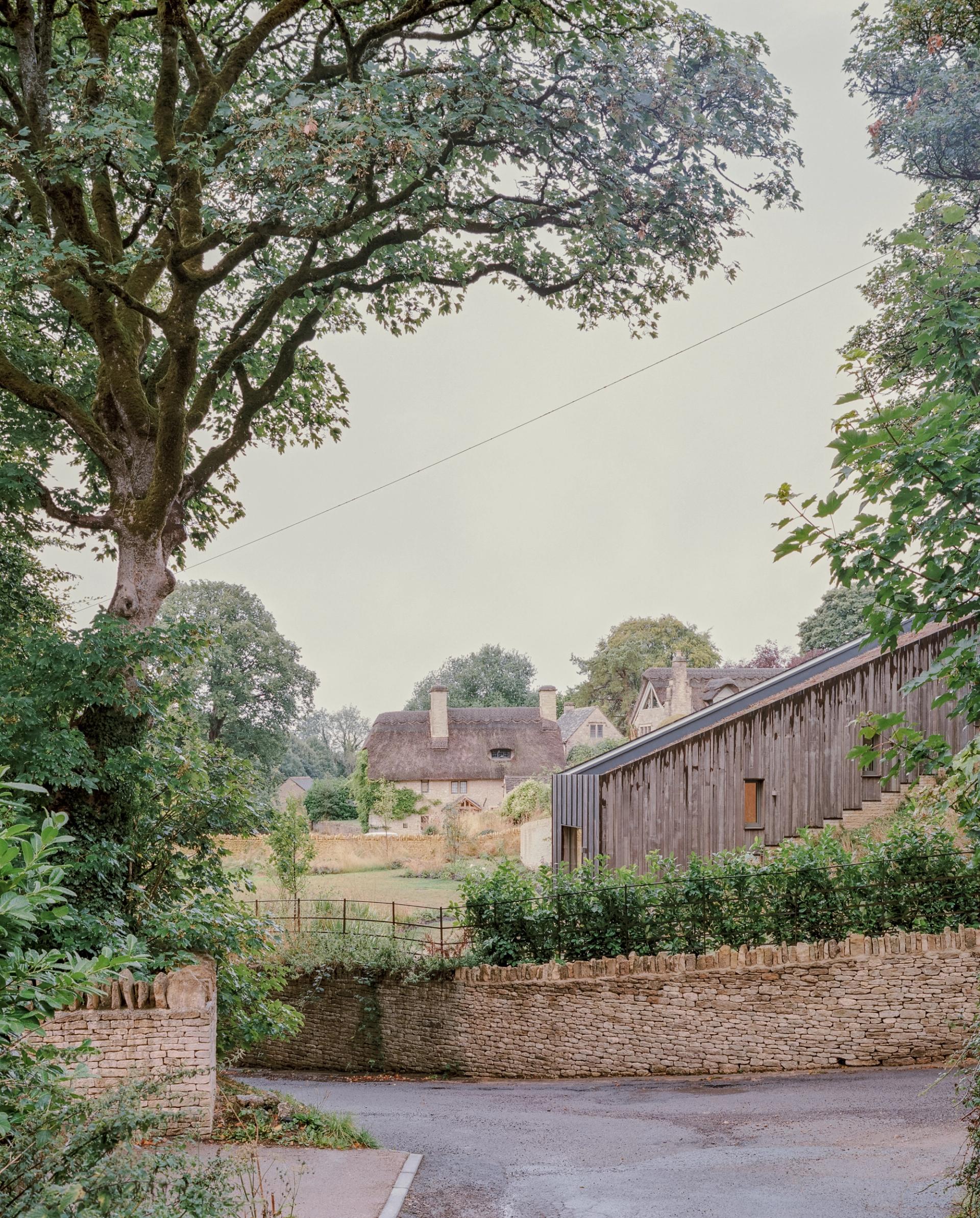Sloping form of Oolite House in the Cotswolds by Studio Bark