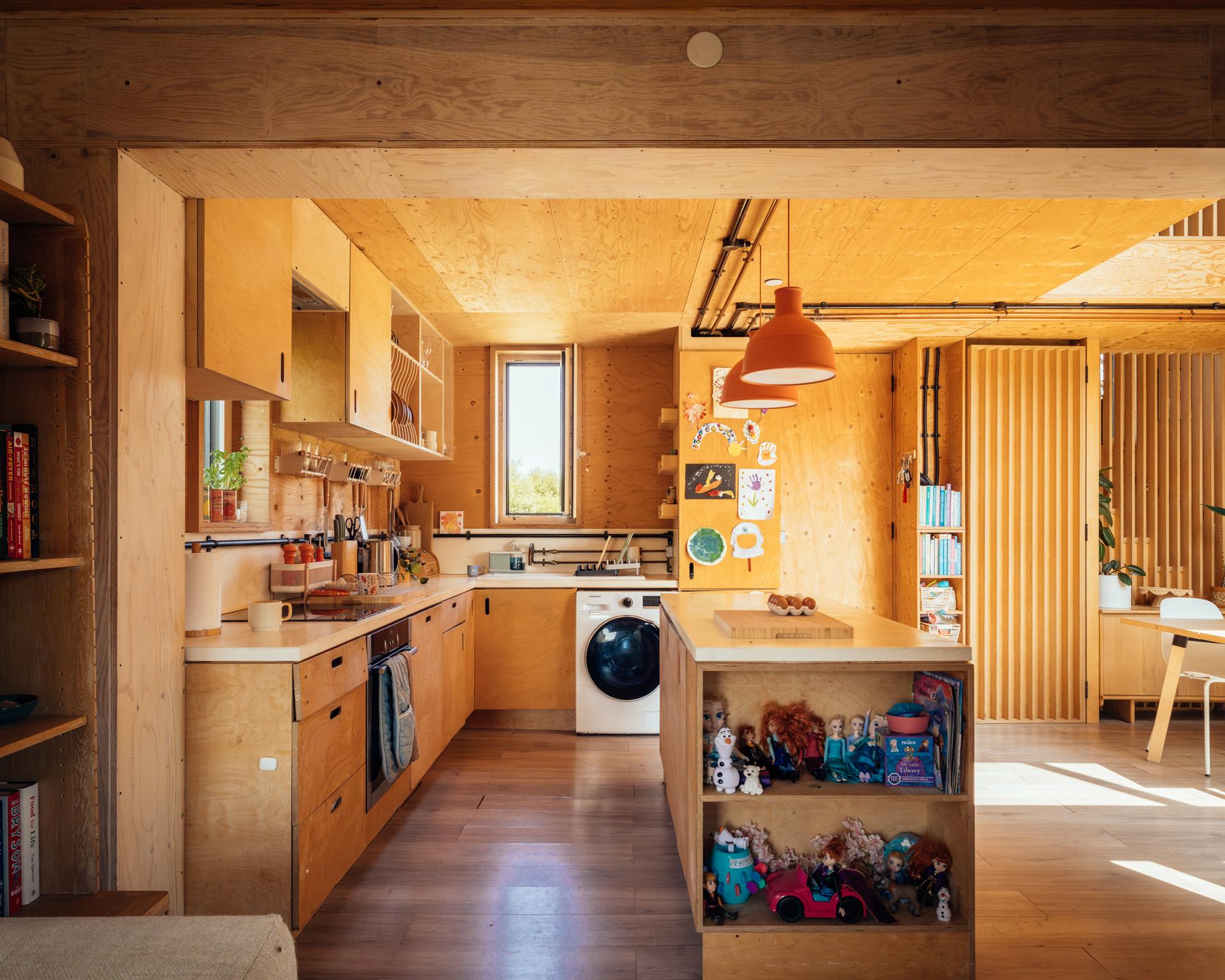 Box house kitchen