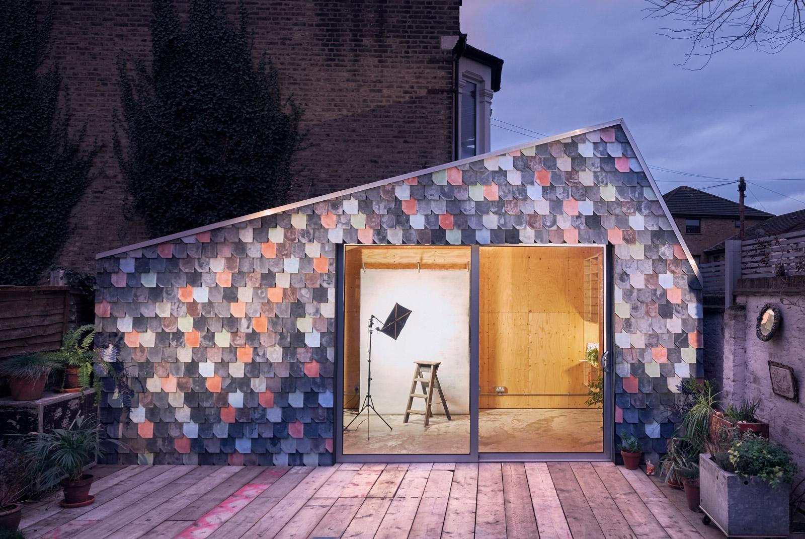 Cover Image for Holloway Lightbox