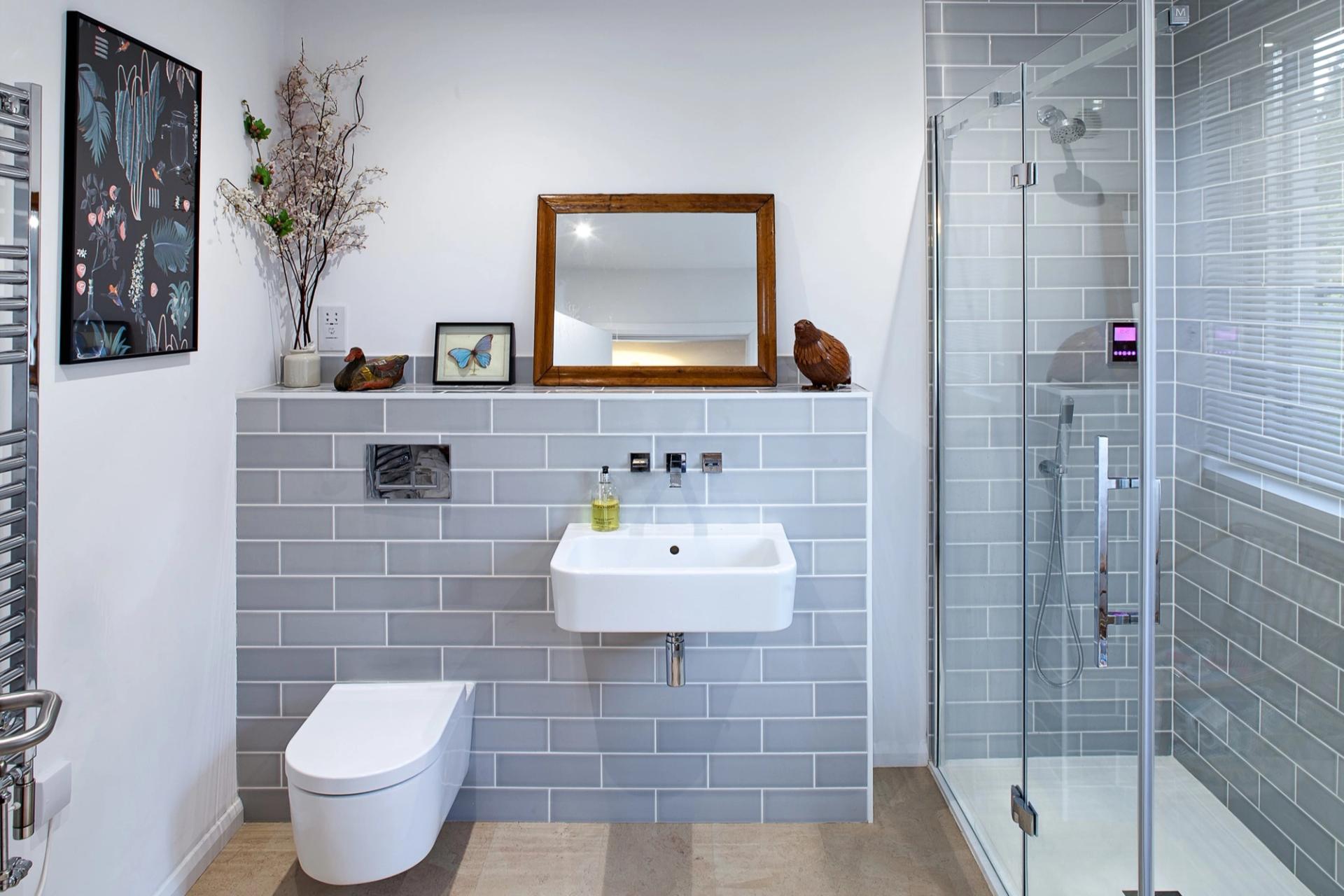 Grey bathroom in Paragraph 84 home