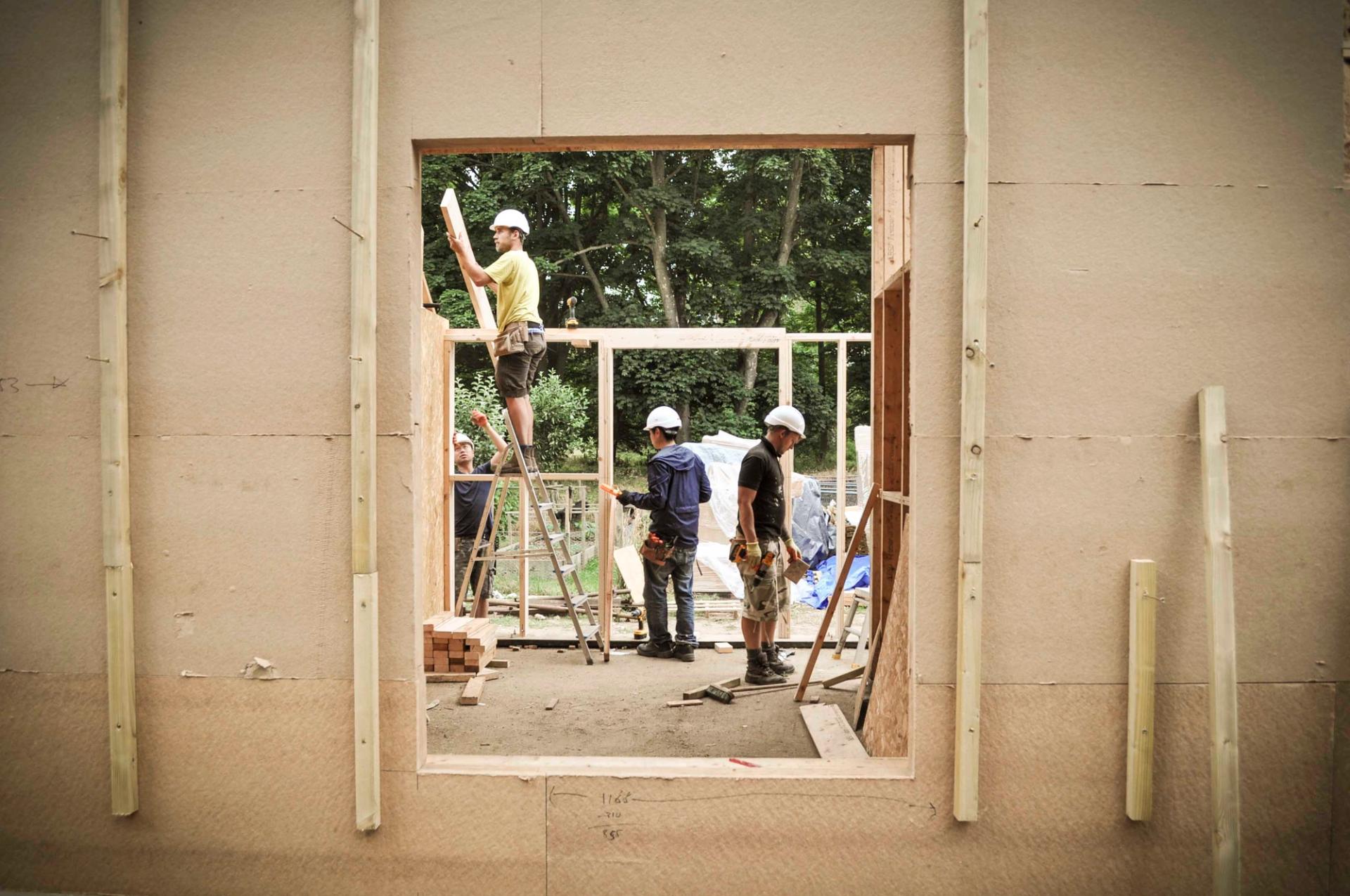 Studio Bark live build teaching construction skills to architecture students
