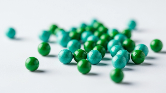 Microencapsulated nutrient particles