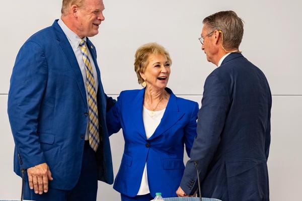 Trump-Appointed Education Secretary Linda McMahon Visits Tennessee to Promote State-Led School Policy and Literacy Gains