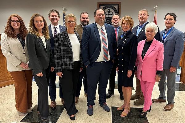 Sumner County School Board Votes to Keep ‘Christmas Break’ After Heated Debate Over Holiday Name