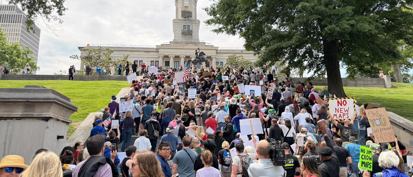 Protestors Flock to Capitol to Oppose Redistricting Special Session