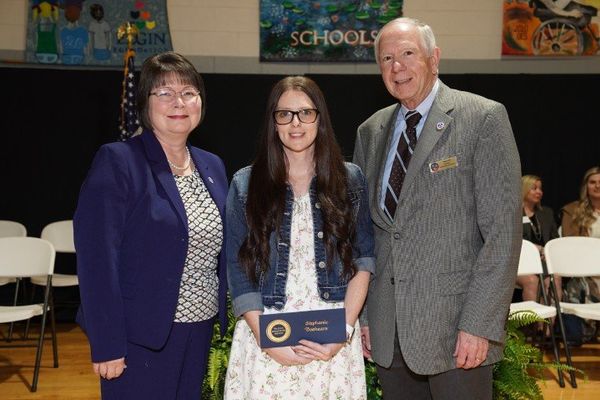 East Tennessee third-grade teacher wins “Oscar of Teaching”