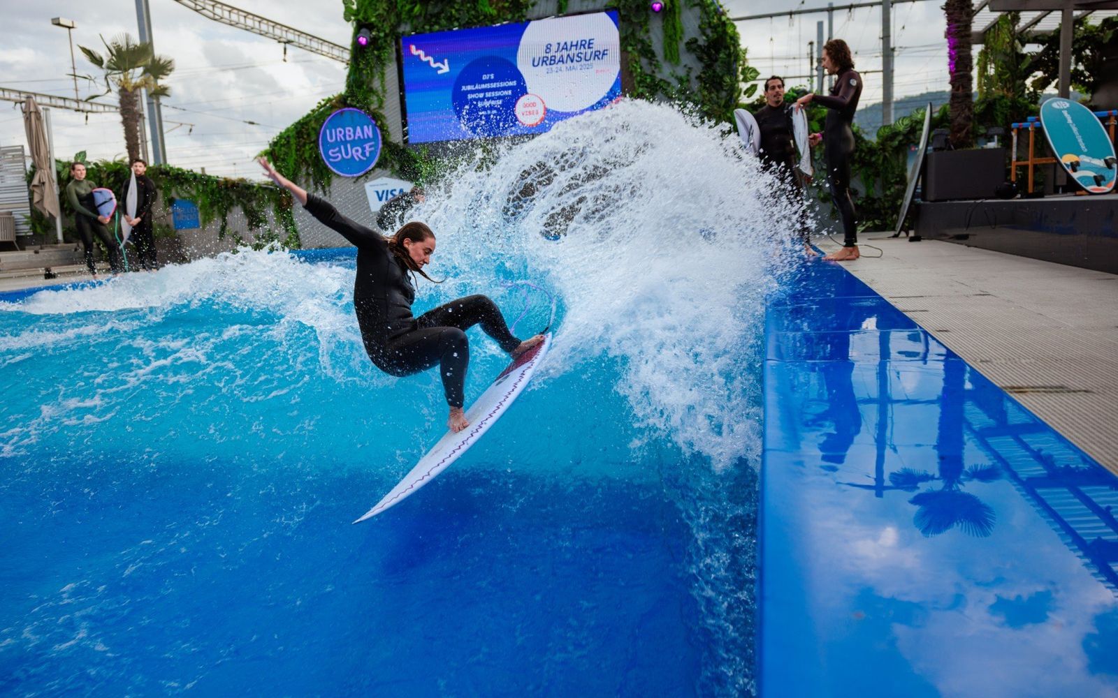 A surfer turning on Urbansurf's outdoor wave in Zürich.