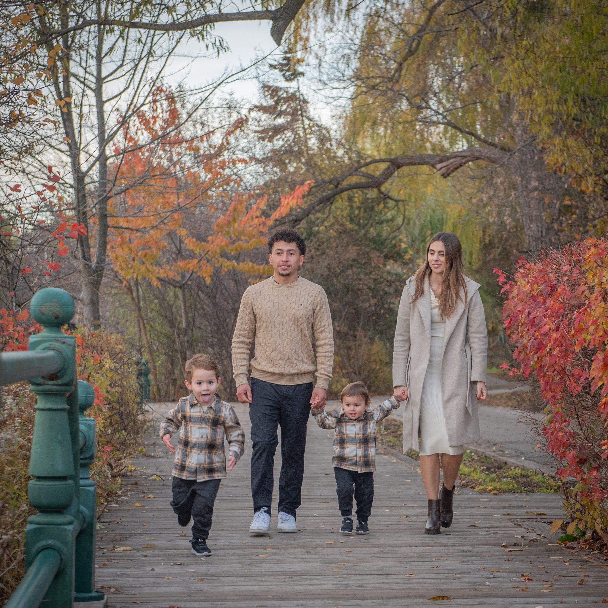 T09 · centre — Melanie & Harold