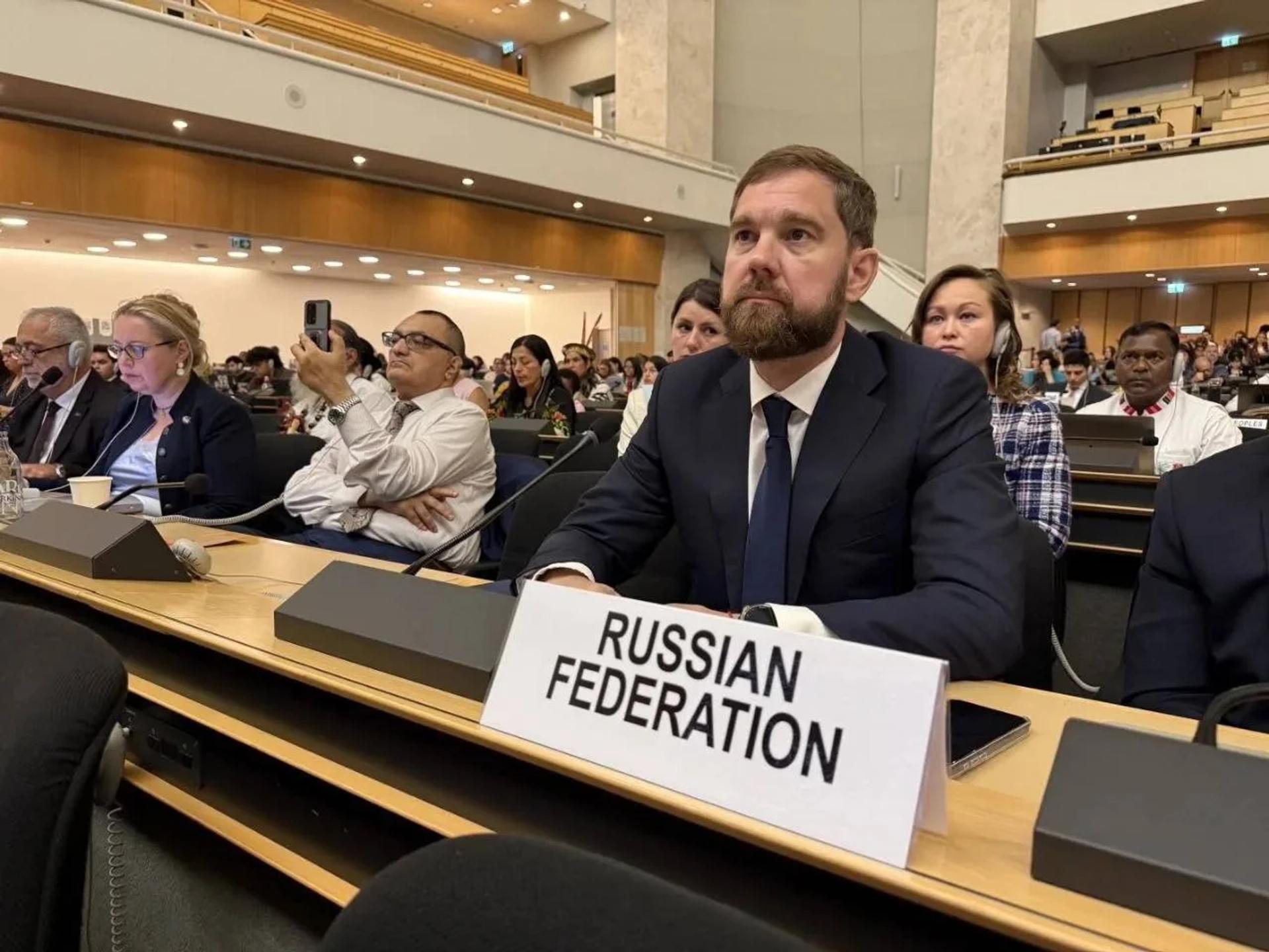 Российский чиновник в Женеве призвал «деполитизировать» защиту прав коренных народов. Ранее он служил в ФСБ, выяснила «Арктида»