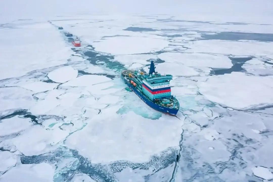 10 танкеров «теневого флота», ожидающих ледокольной проводки в Карском море, вероятно, перевозят нефть с российских арктических месторождений