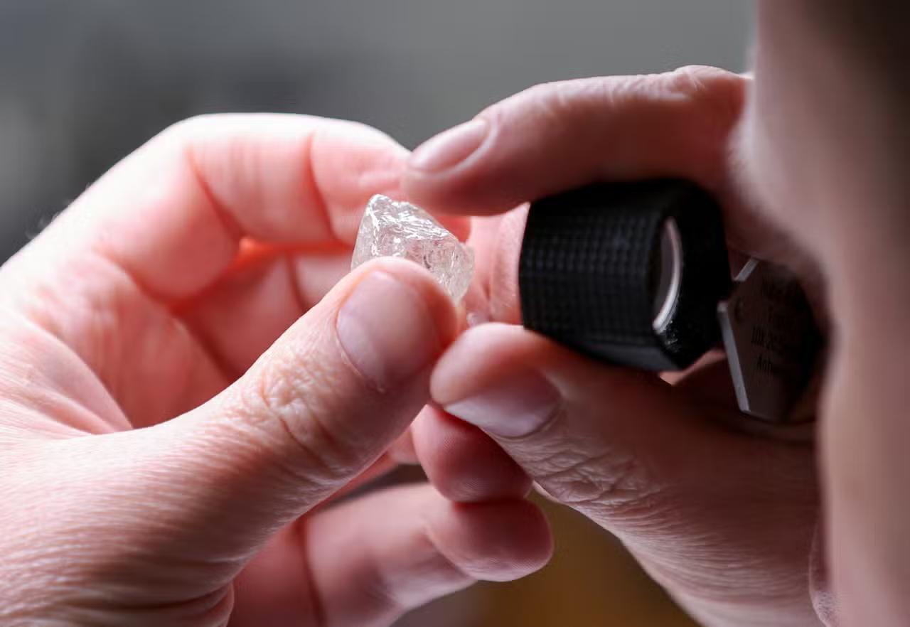 Investigation: How Russian Diamonds Bypass Sanctions to Reach the West