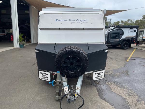 2018 Mountain Trail Campers CXV 3.7 photo 5