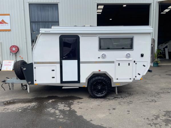 2018 Mountain Trail Campers CXV 3.7 photo 2