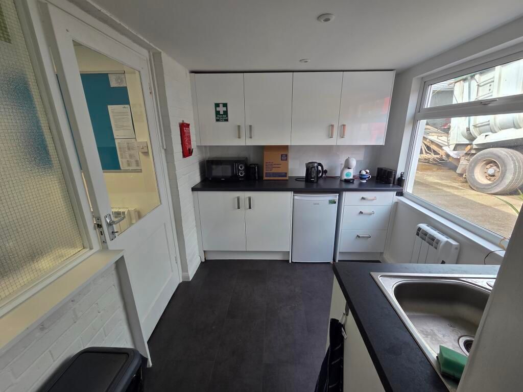 Open Plan Office Space 400sqft - Mersham, Kent