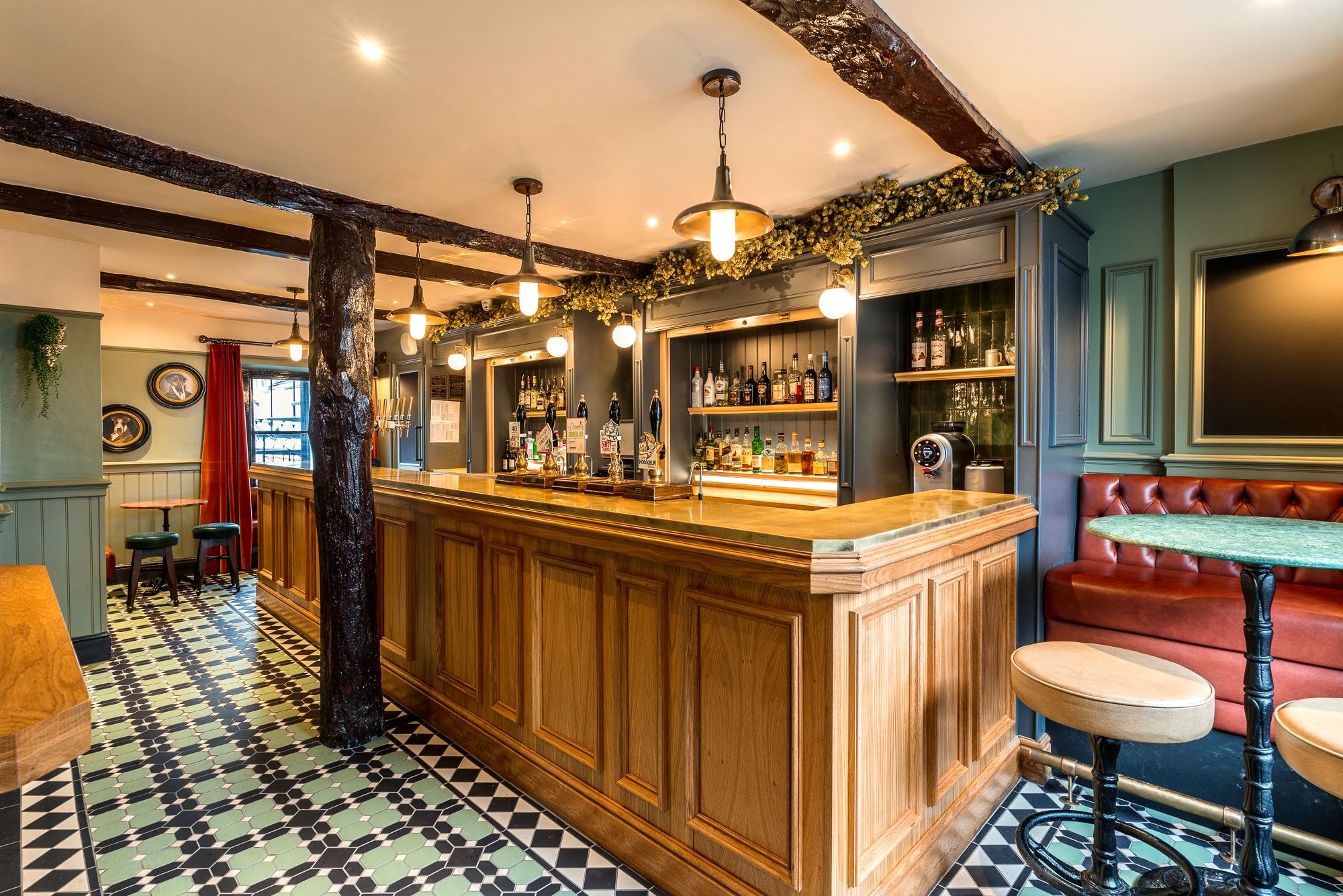 Kings Arms bar