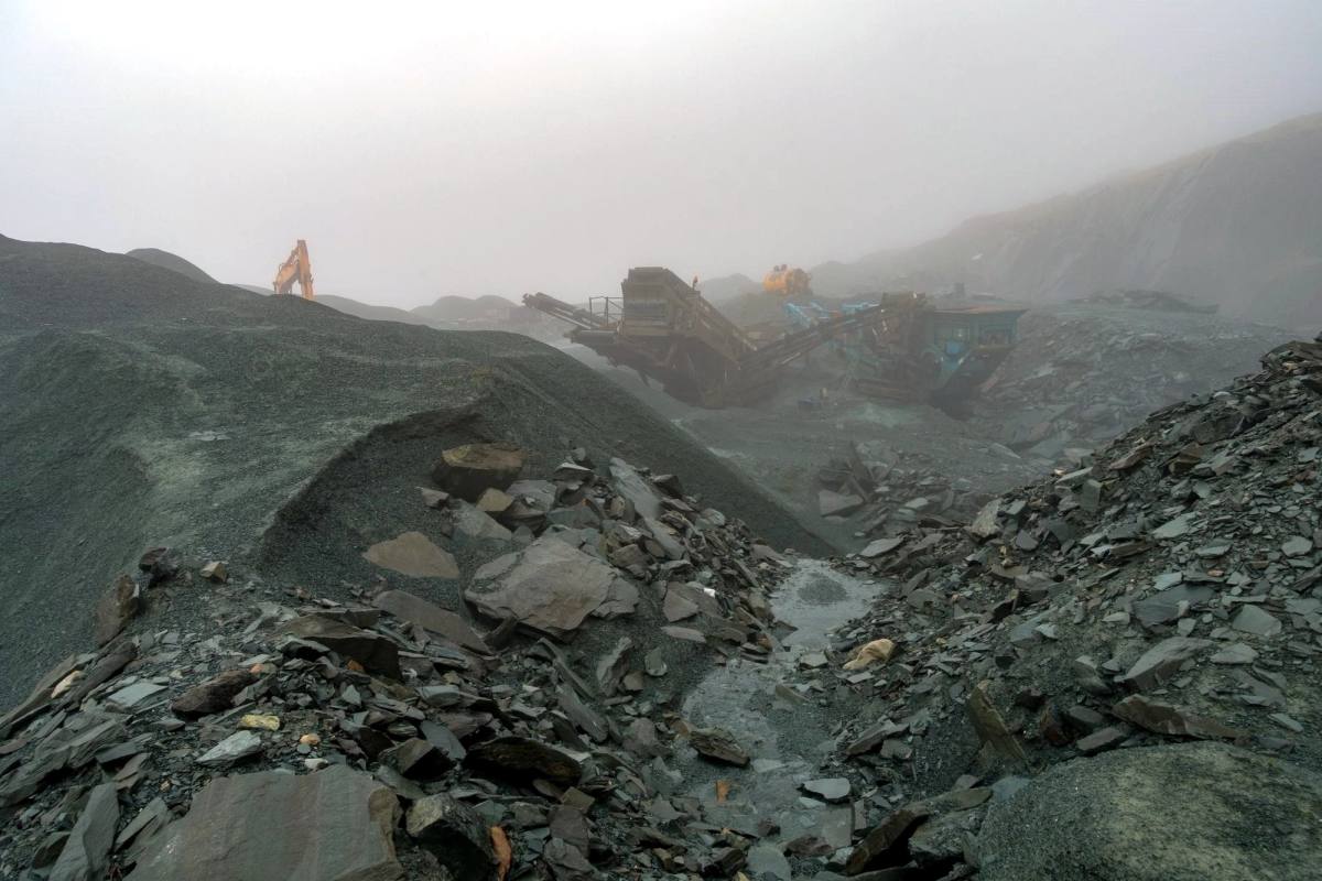 Working slate mine