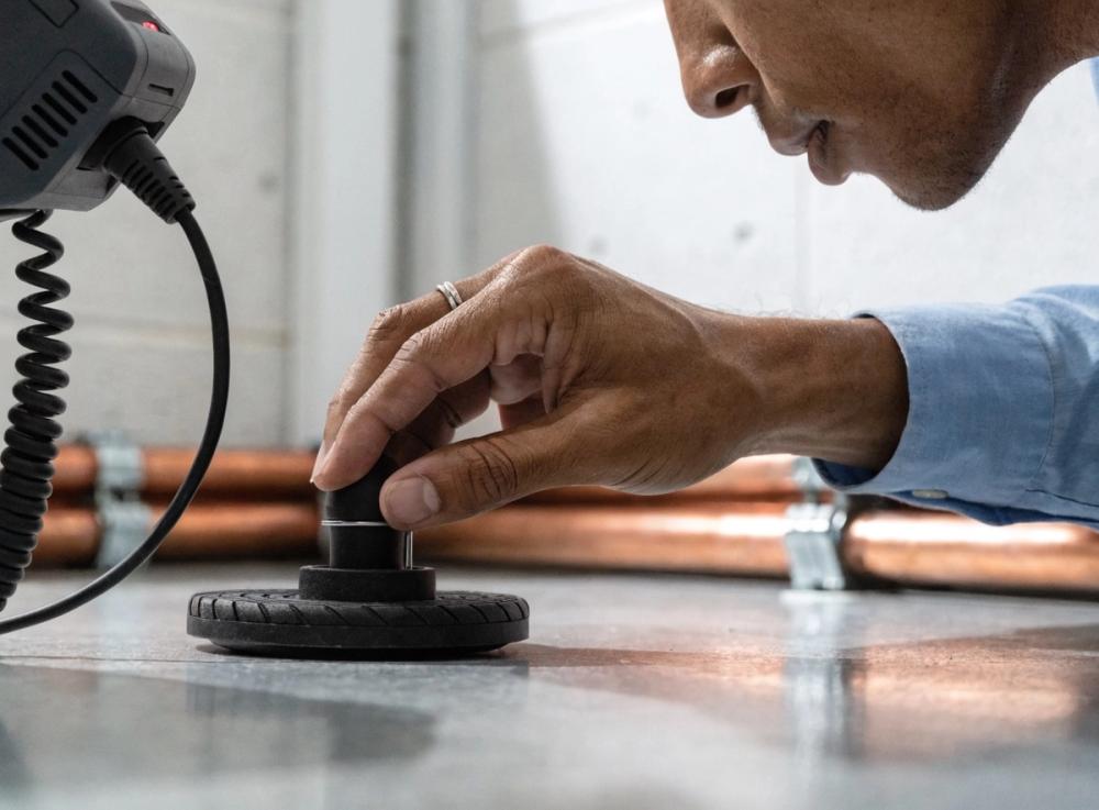 Acoustic ground microphone for leak detection