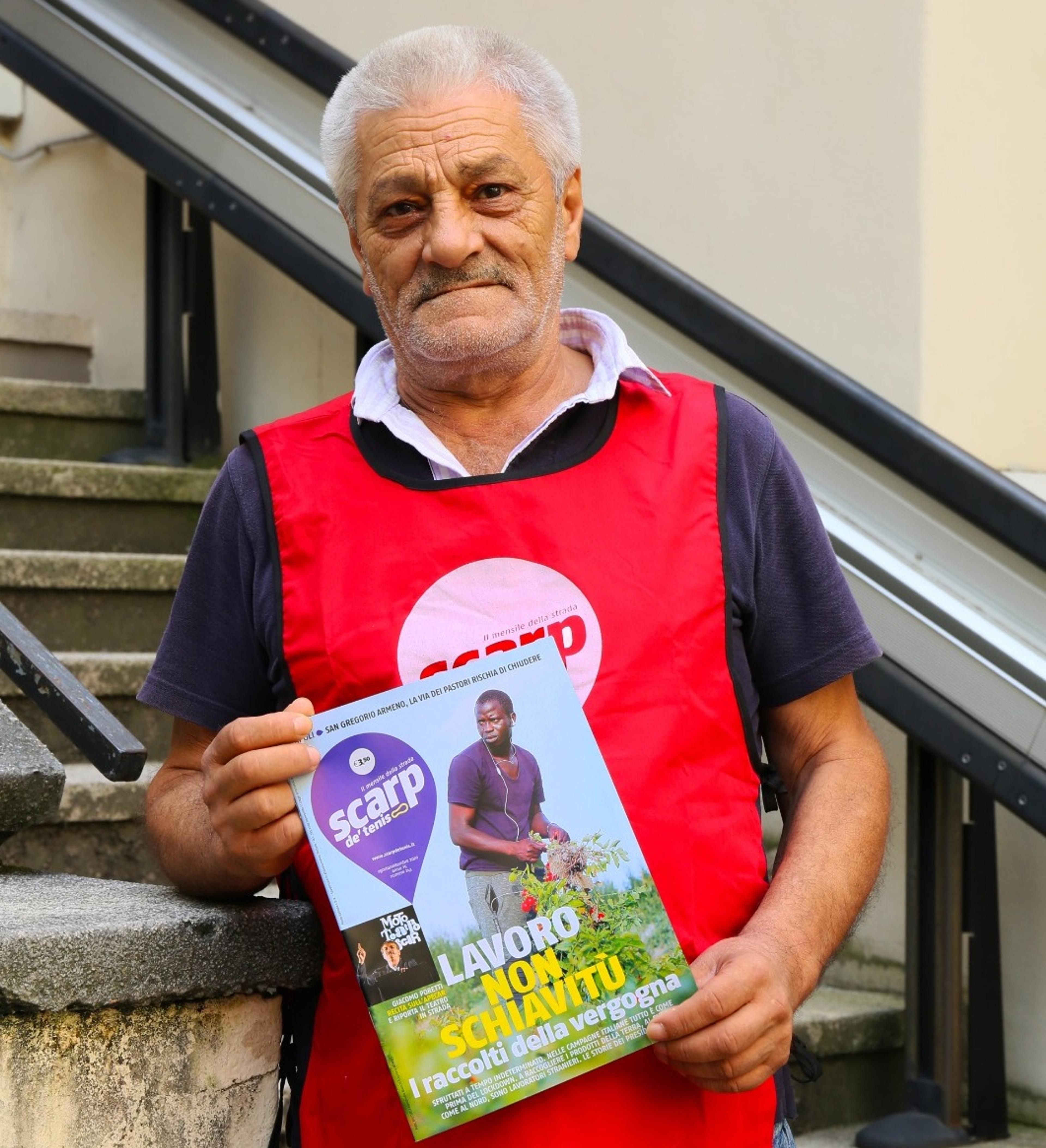 Man holding a magazine