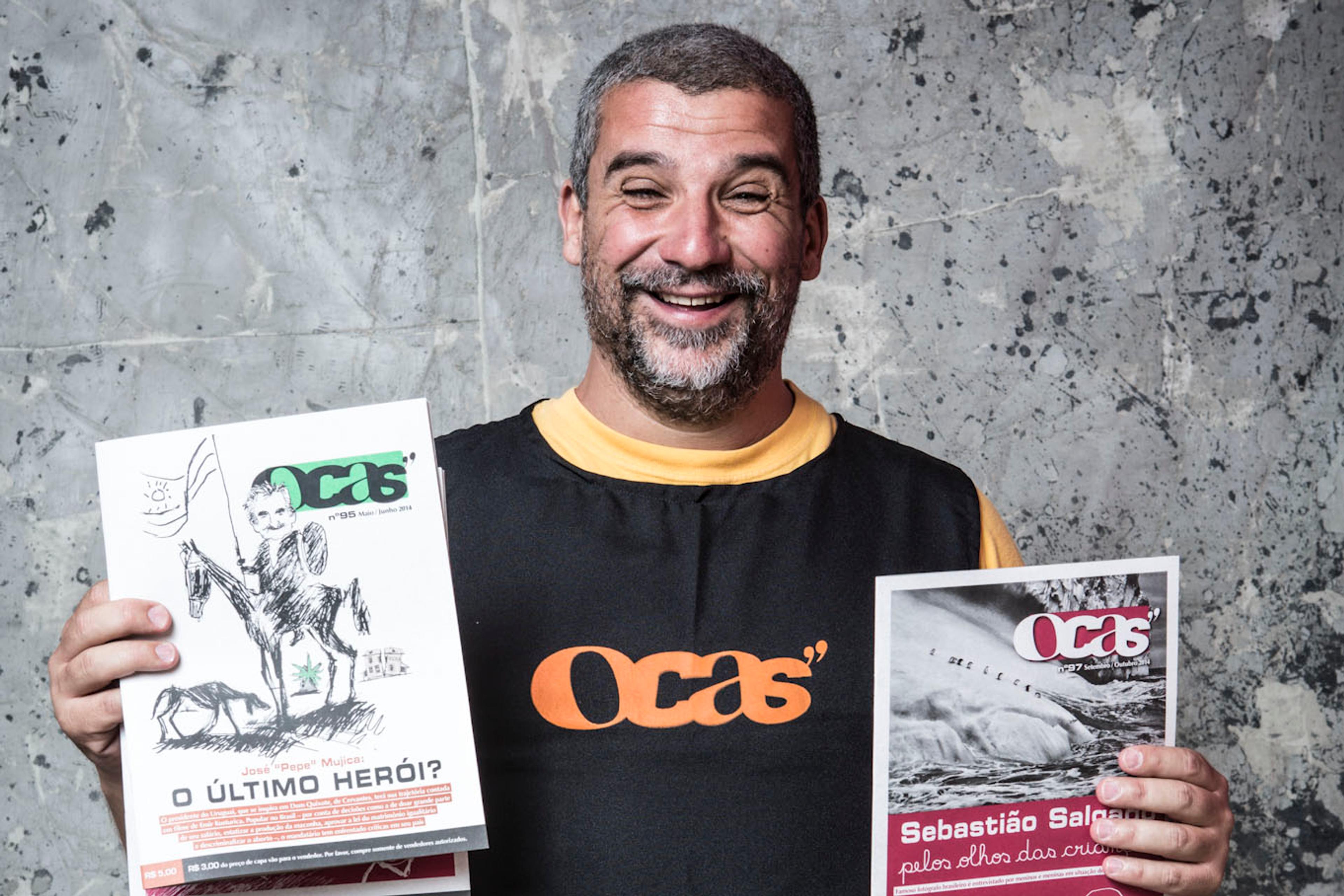 Vendor from Brazilian street paperOcas sells the street paper