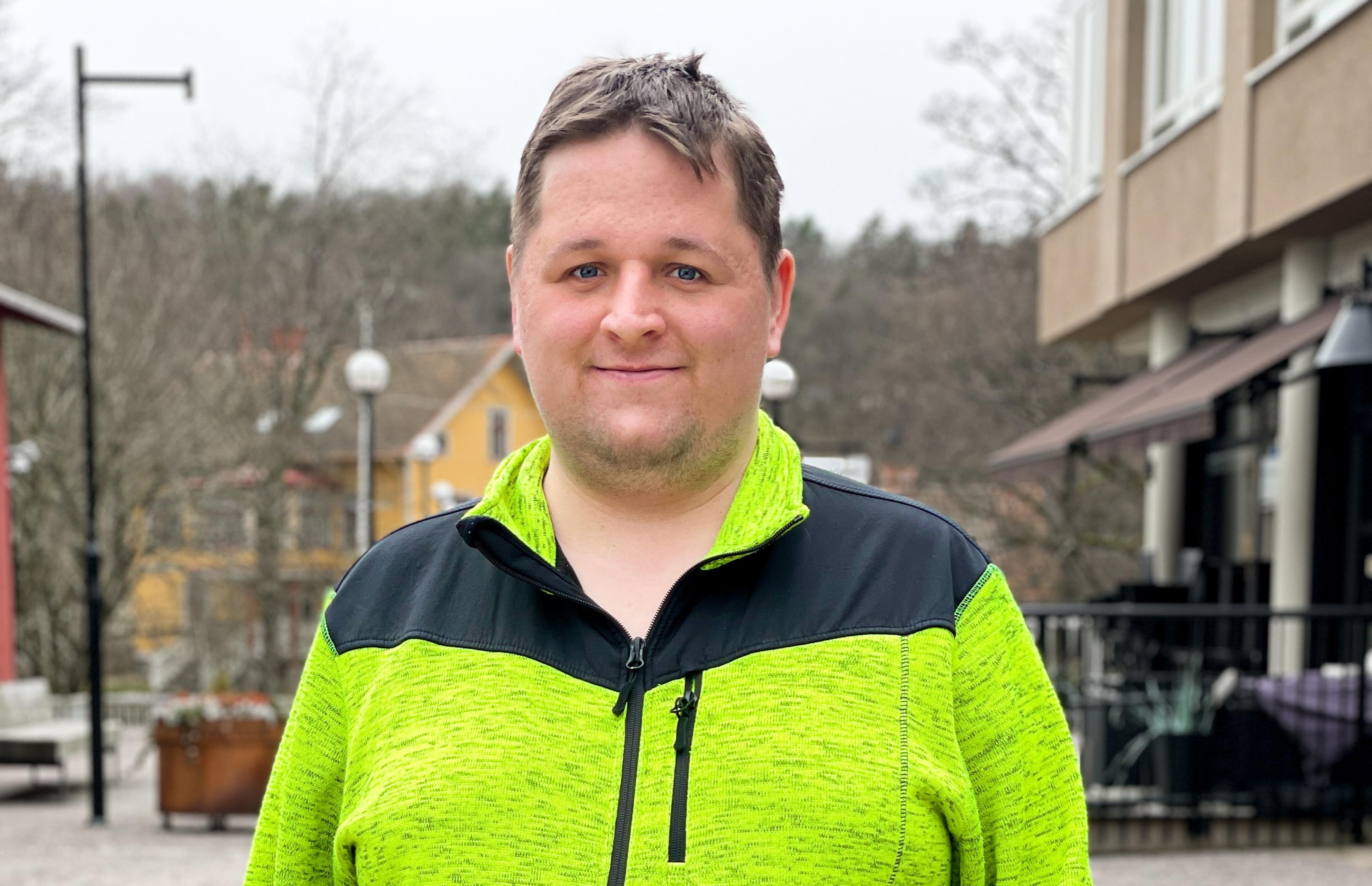 Faktum vendor Hannes smiles for the camera wearing a fluorescent green and black zip up jacket