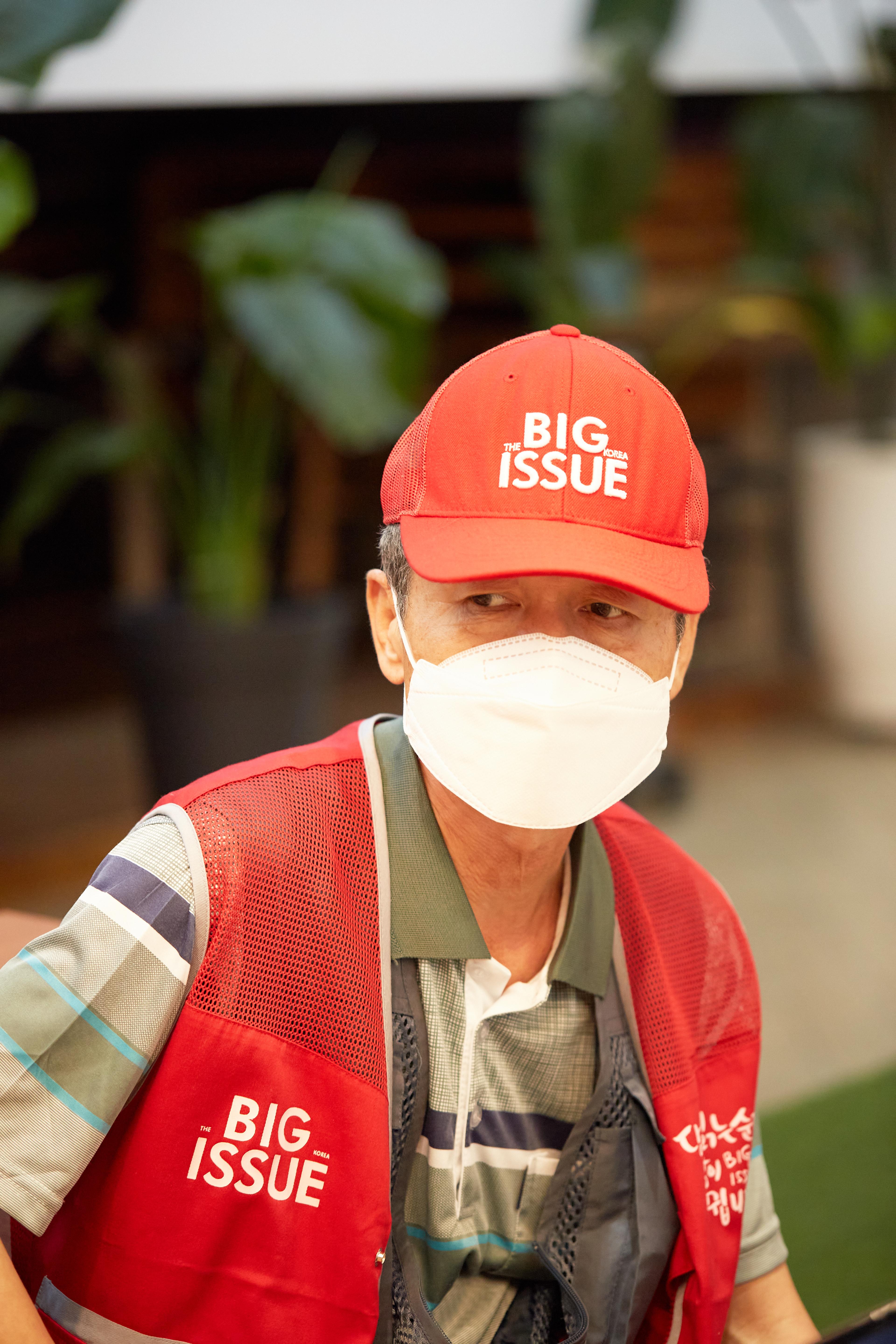 A man in a red hat and mask