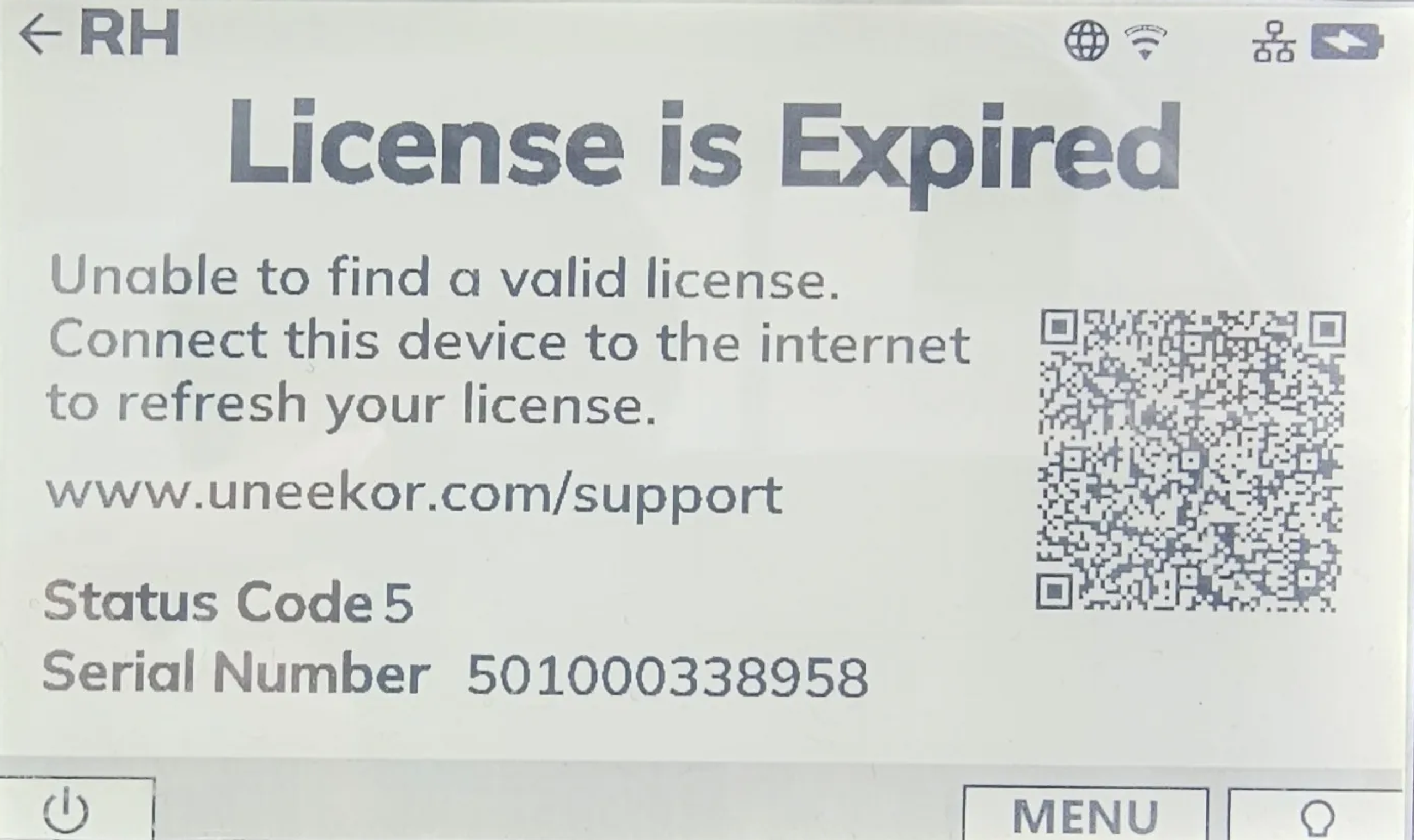 Screen displaying an "License is Expired" error message with instructions to refresh the license online, a QR code, status code, and serial number.