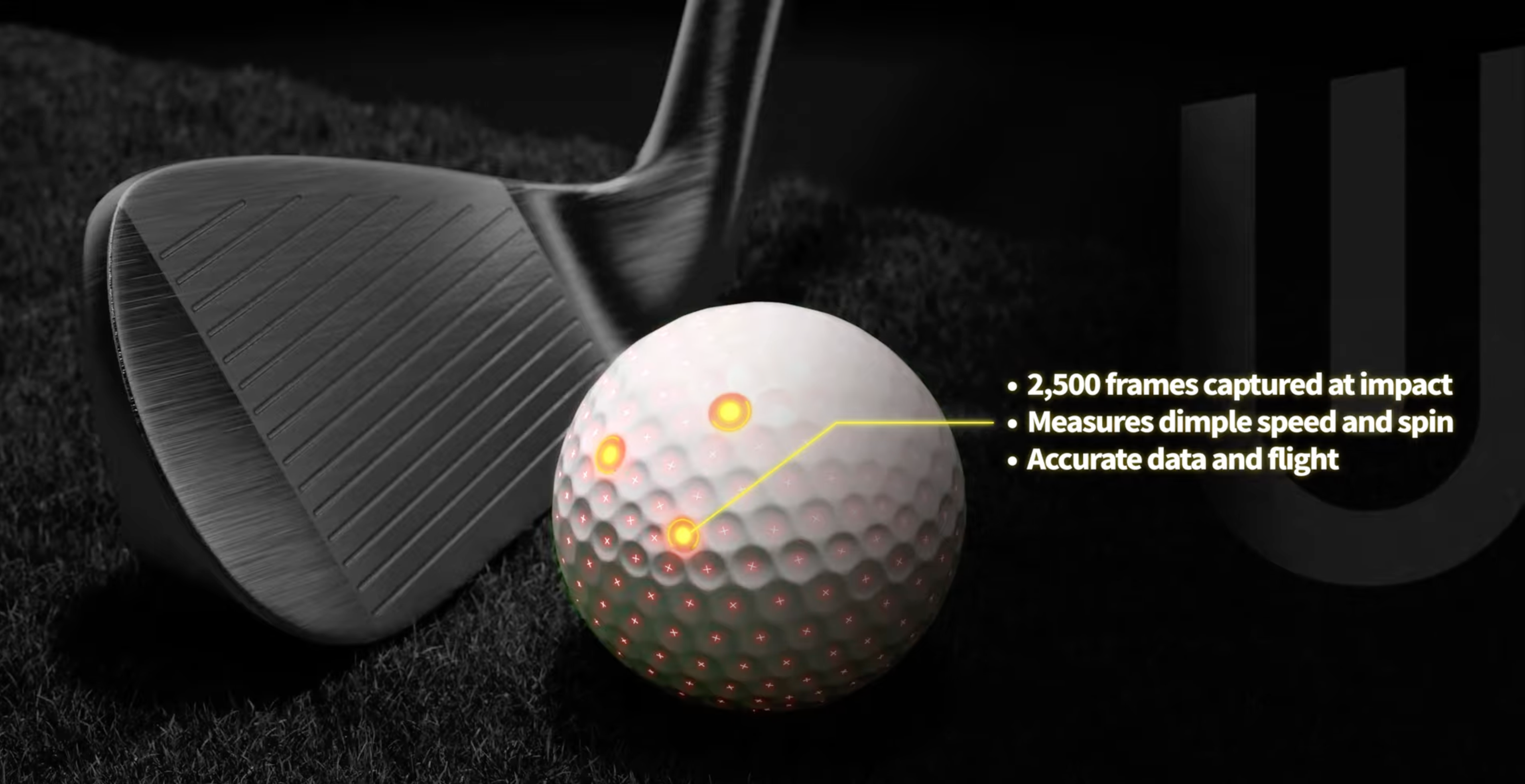 Golfschläger und Golfball mit beleuchteten Vertiefungen zur Veranschaulichung der Technologie zur Aufprallerfassung.