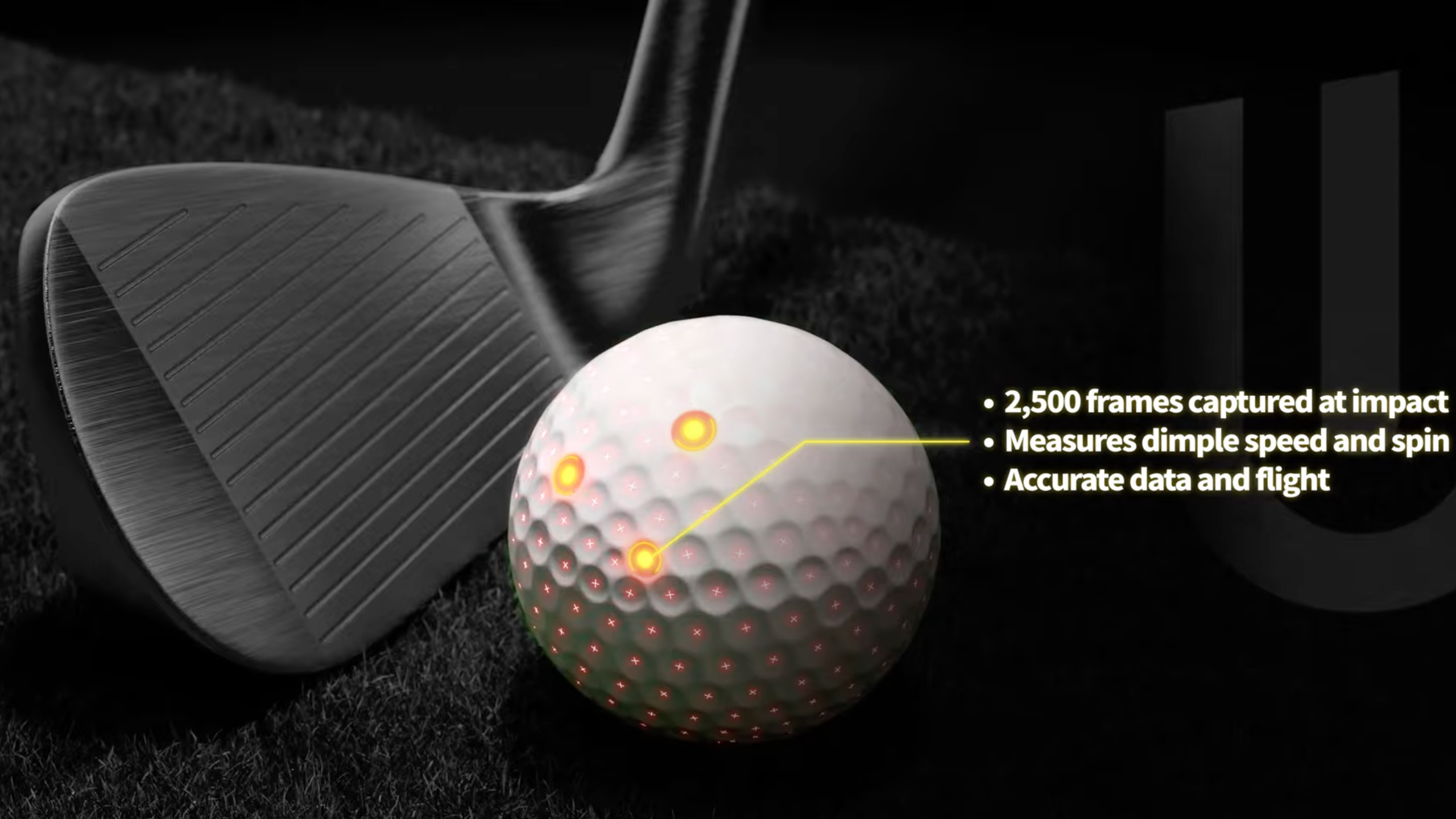 Golfschläger und Golfball mit beleuchteten Vertiefungen zur Veranschaulichung der Technologie zur Aufprallerfassung.