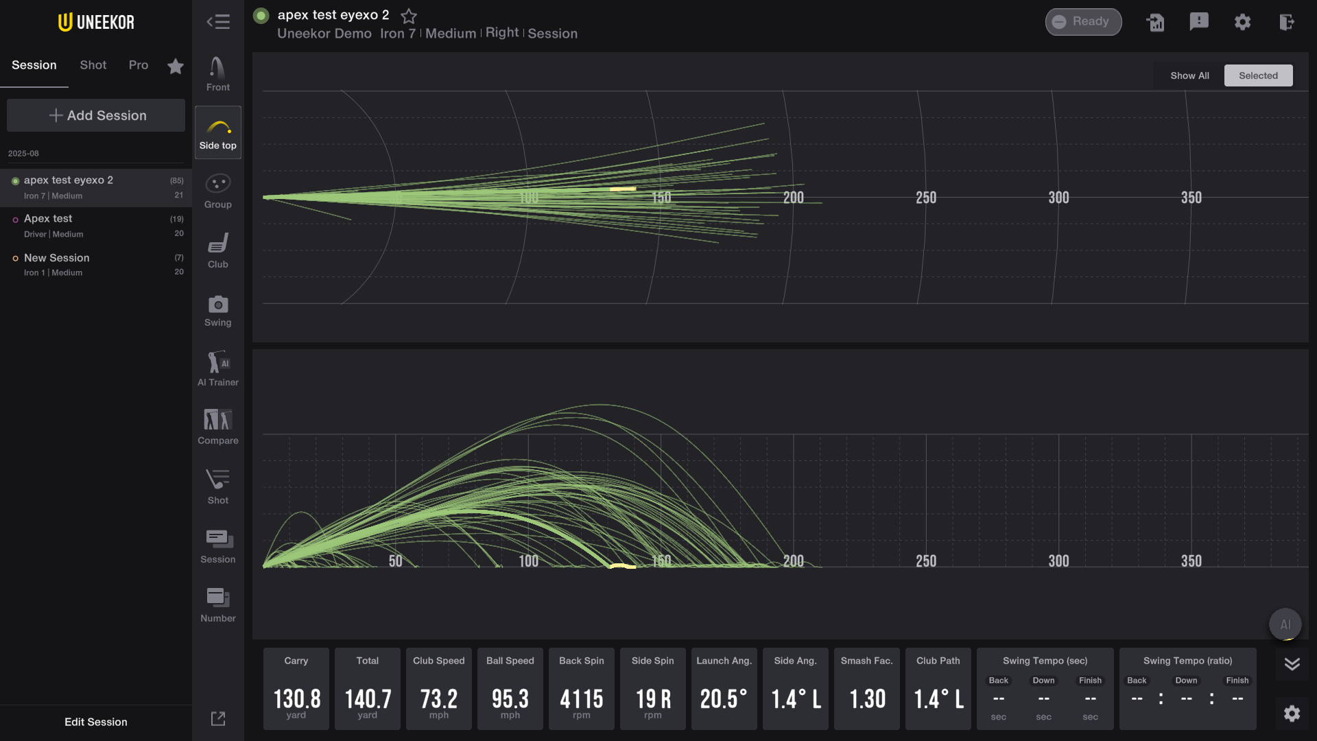 Un écran de simulateur de golf UNEEKOR affichant plusieurs coups de golf sous forme de lignes vertes sur une vue de dessus et un graphique de trajectoire, avec des données de performance détaillées en dessous.