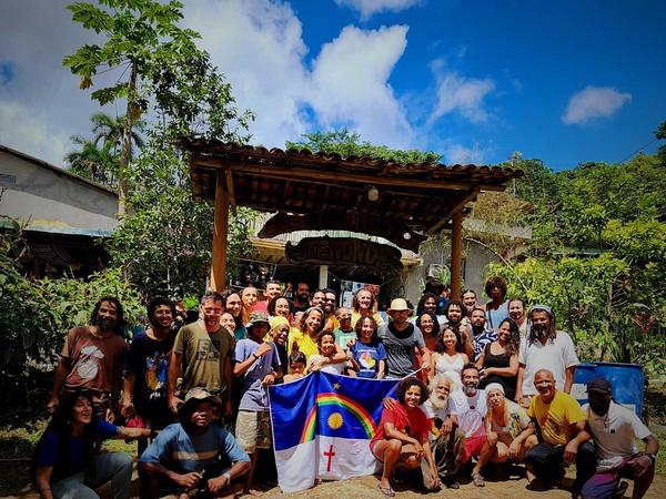 Group gathering at the entrance of Kilombo Tenonéd