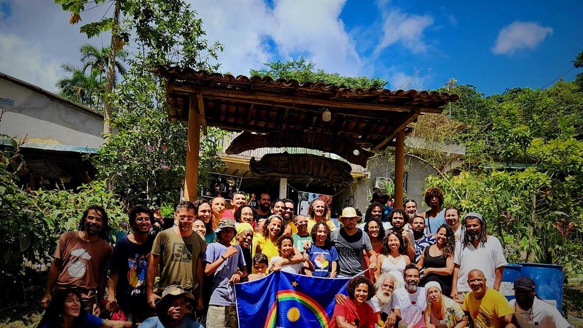 Group gathering at the entrance of Kilombo Tenonéd