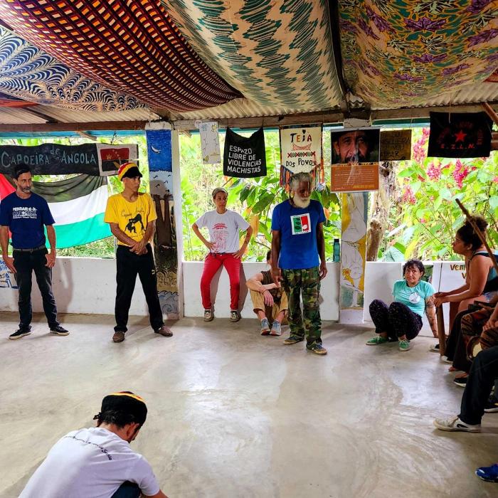 Mestre Cobra Mansa teaching