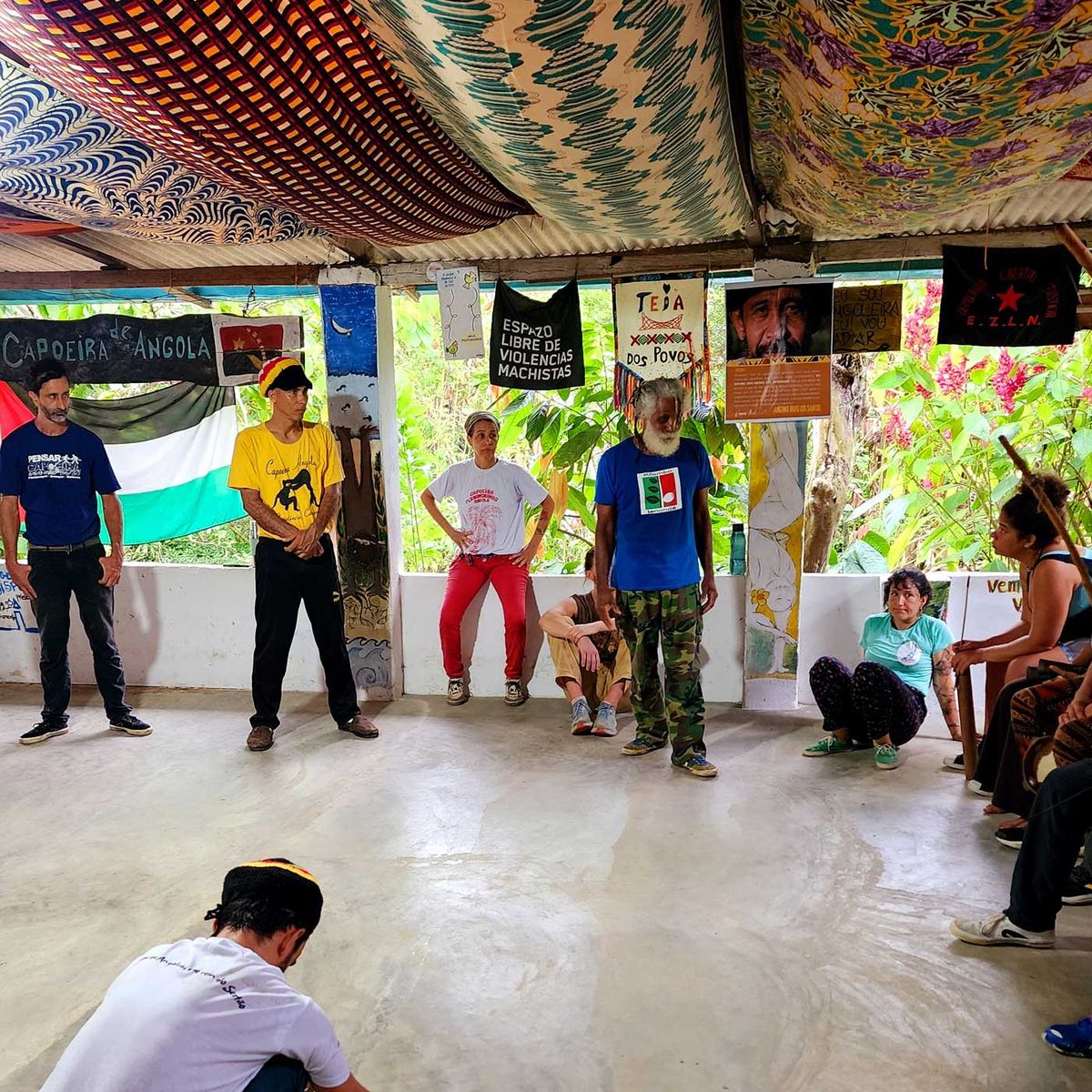 Mestre Cobra Mansa teaching