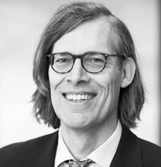 Portret van John van der Schenk RBA, Bestuurder Risicobeheer & Compliance