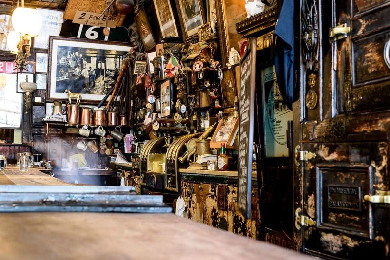 百年傳奇酒吧 McSorley's:老紐約靈魂的微醺時空機