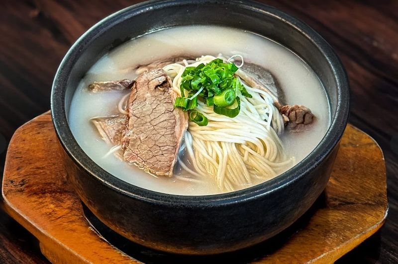 紐約必吃!Gahm Mi Oak的韓式清燉牛骨湯泡飯麵